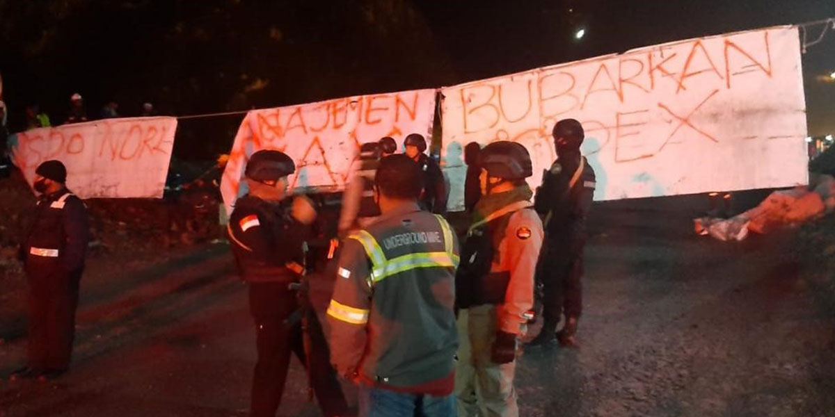 jawaban-manajemen-dianggap-hoax-karyawan-freeport-kembali-blokade-akses-tambang